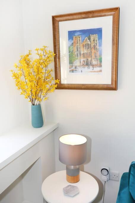 Central Ripon Apartment - View Of The Cathedral! Eksteriør bilde